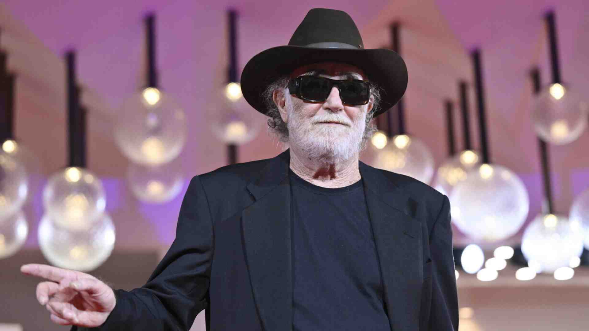 Quando si vuole sentire quella canzone lì, in quel momento lì. Ed è Francesco De Gregori