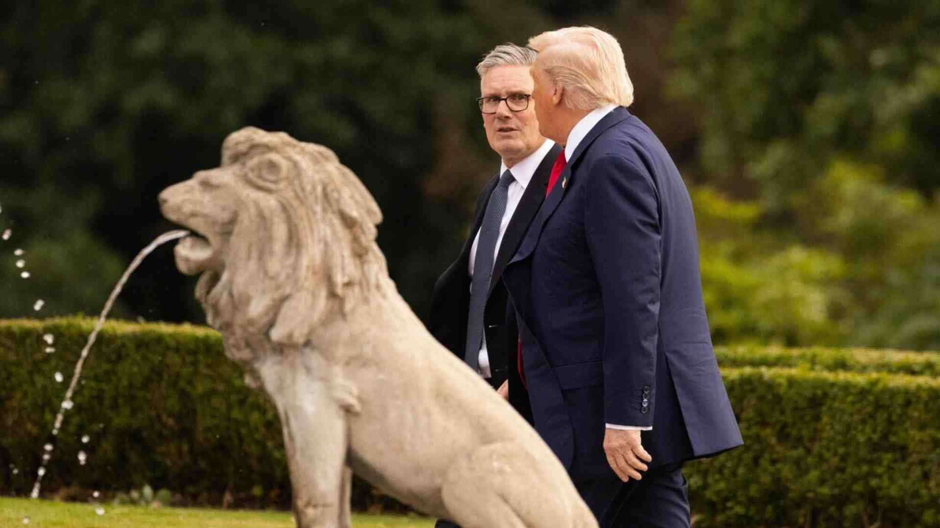La visita di Trump a Londra, tra accordi, fanfare e ostilità