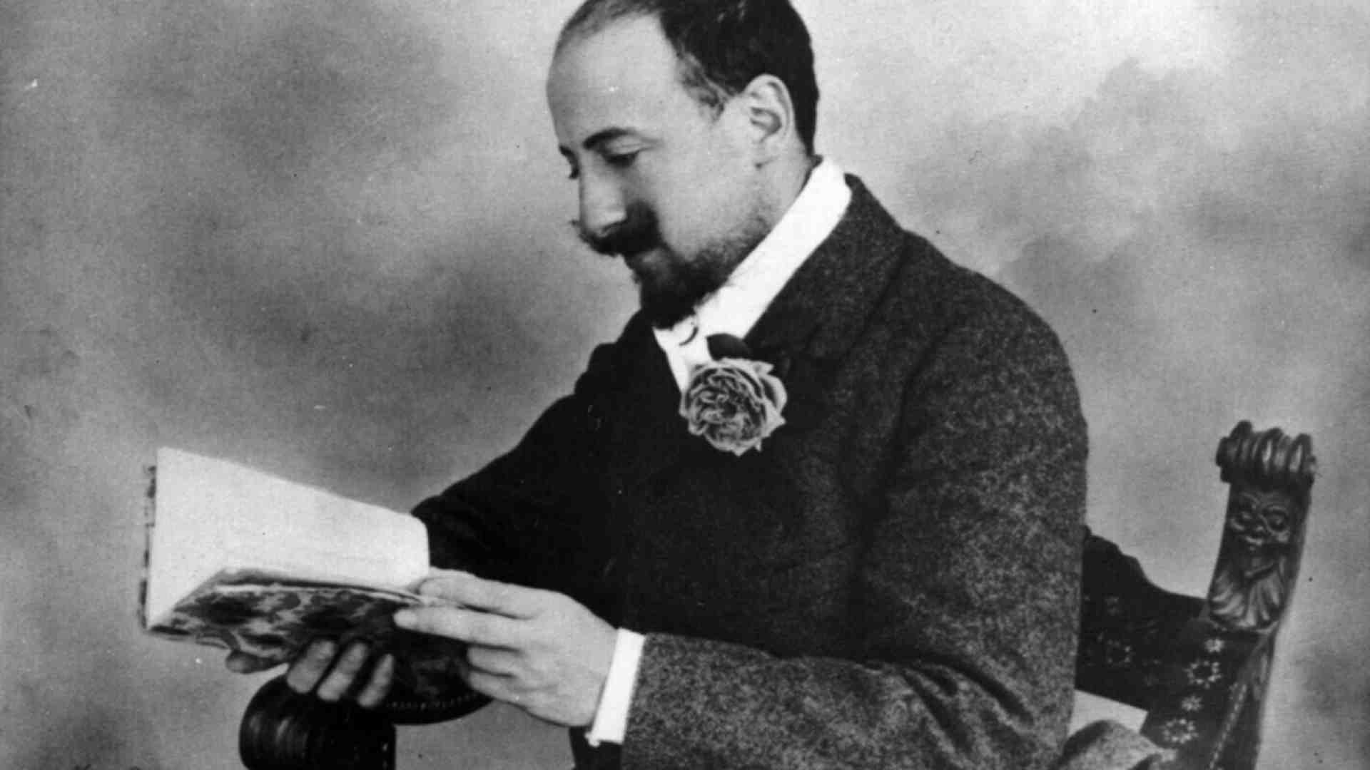 S'introduca l'educazione dannunziana