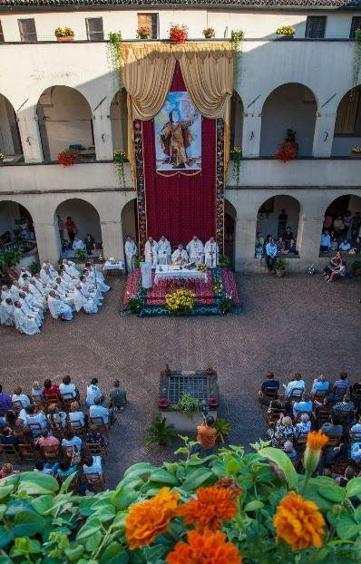 Celebrazione in onore di santa Veronica Giuliani nel chiostro del Monastero di Città di Castello - @Milanesi PhotoStudio