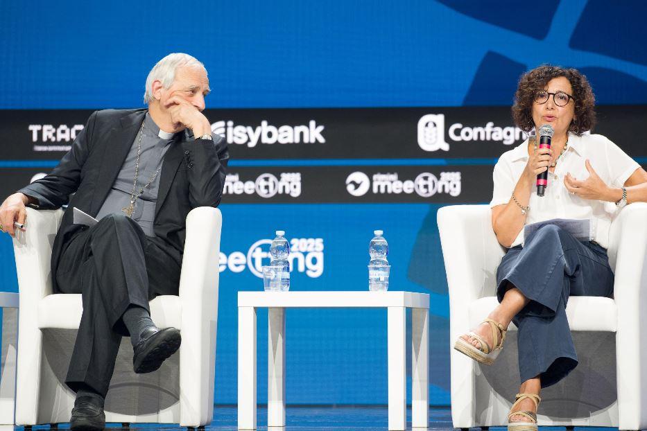 Un momento del dibattito di cui l'arcivescovo di Bologna è stato protagonista dopo la Messa - Ansa