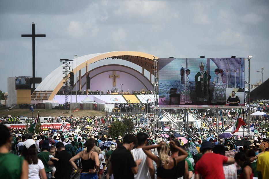Un milione di giovani partecipa alla Messa presieduta a Tor Vergata per la chiusura del Giubileo dei giovani - Gennari-Siciliani