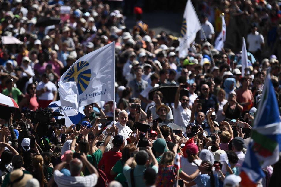 Papa Leone XIV fra i pellegrini in piazza San Pietro al termine della Messa per la canonizzazione di Pier Giorgio Frassati e Carlo Acutis - Agenzia Romano Siciliani