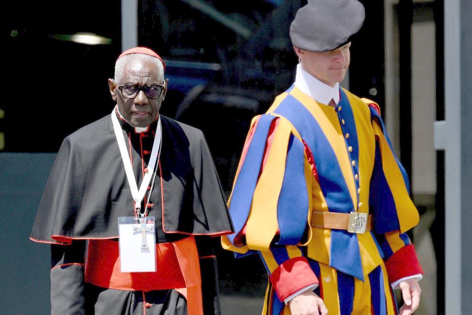 Il cardinale Robert Sarah nelle giornate prima del Conclave che ha eletto Leone XIV - Ansa