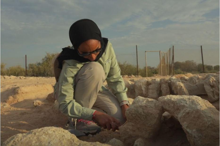 Un’archeologa al lavoro