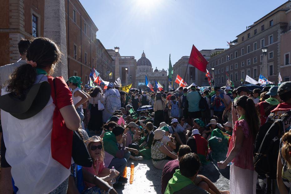 I 120mila ragazzi fra piazza San Pietro e via della Conciliazione per la Messa di benvenuto del Giubileo dei giovani - Fotogramma