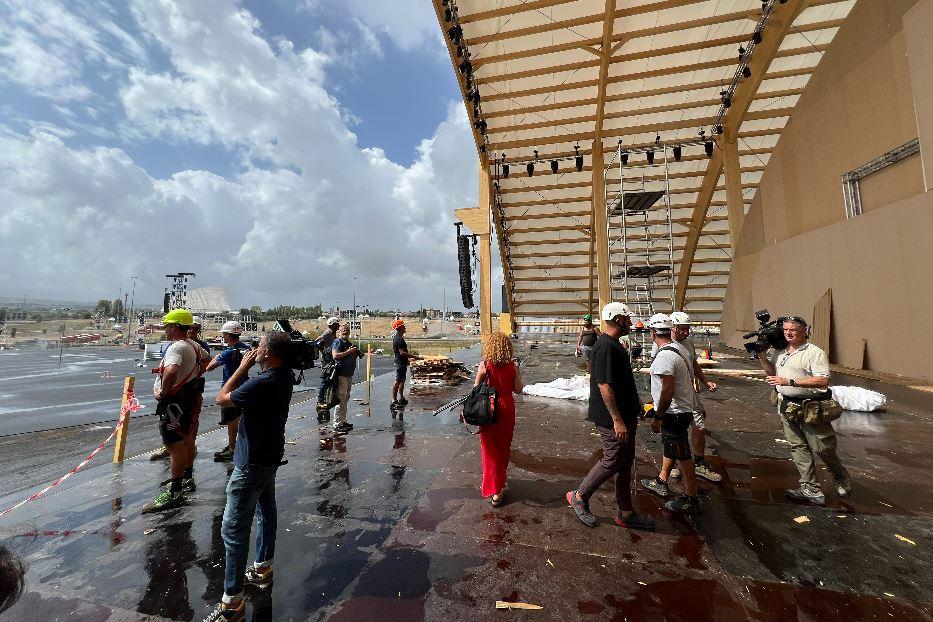 Il palco per il Papa nella spianata di Tor Vergata a Roma dove è atteso un milione di ragazzi per il Giubileo dei giovani - Avvenire