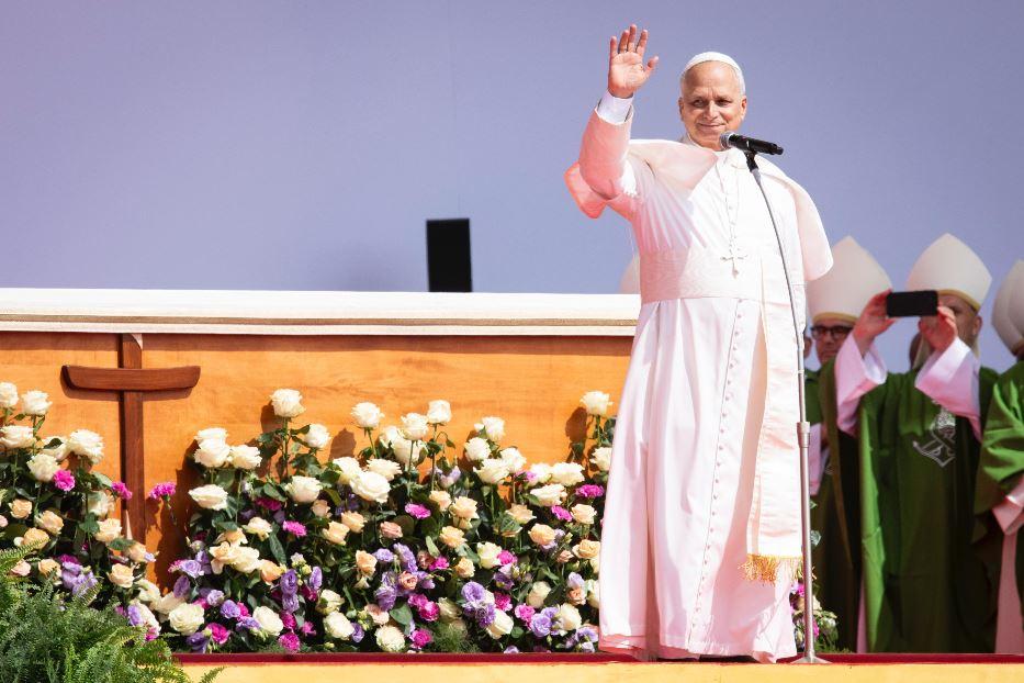 L'ultimo saluto rivolto a sorpresa dal Papa ai giovani prima di lasciare Tor Vergata - Gennari-Siciliani