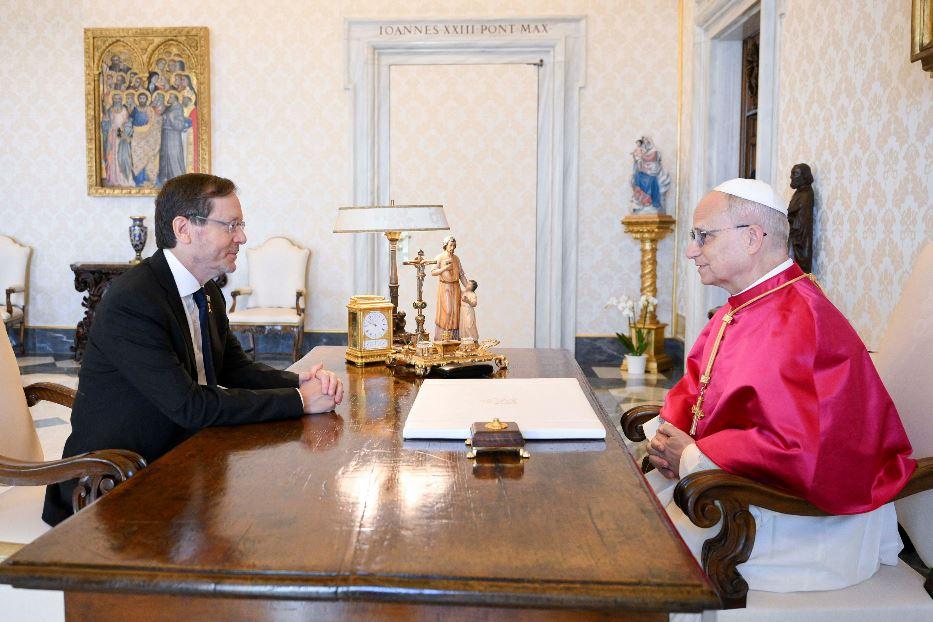Il presidente israeliano Isaac Herzog in udienza da papa Leone XIV - Vatican Media