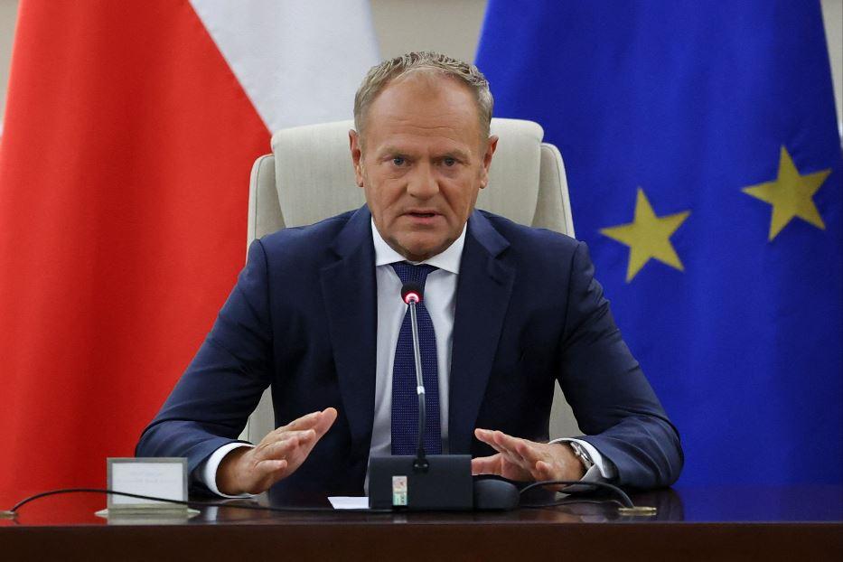 Il premier polacco Tusk presiede la riunione d'emergenza a Varsavia - Reuters
