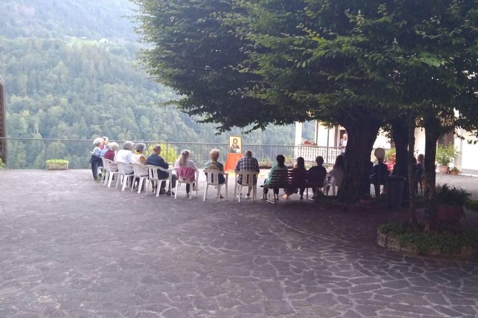 Un momento degli esercizi spirituali a Bovegno (Brescia) - .