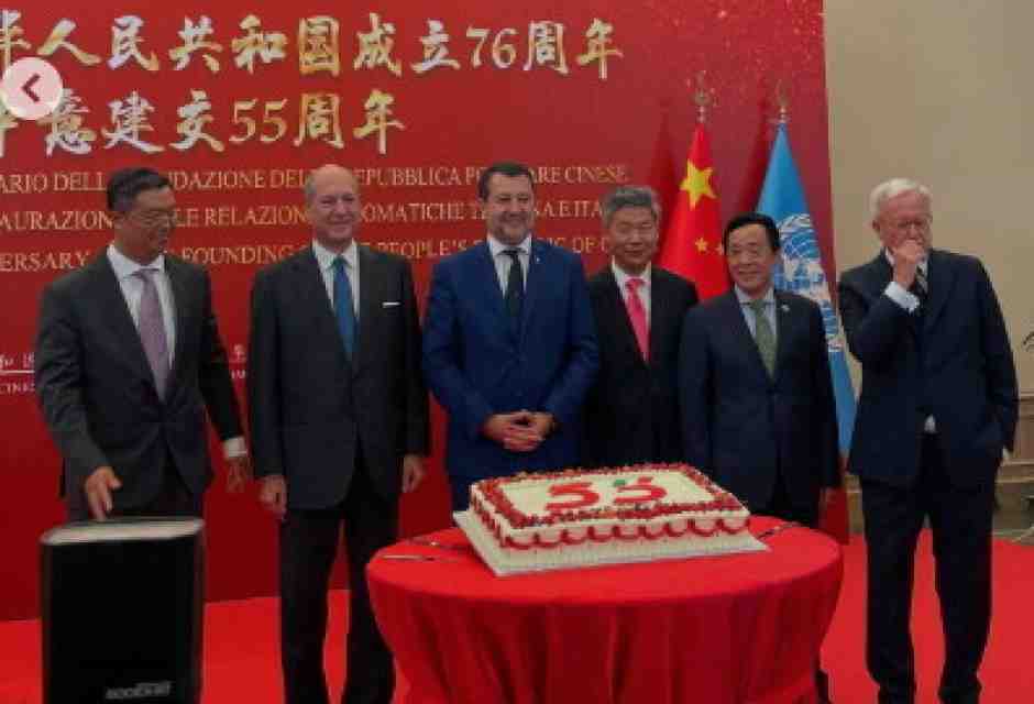 Non solo Salvini celebra la Cina