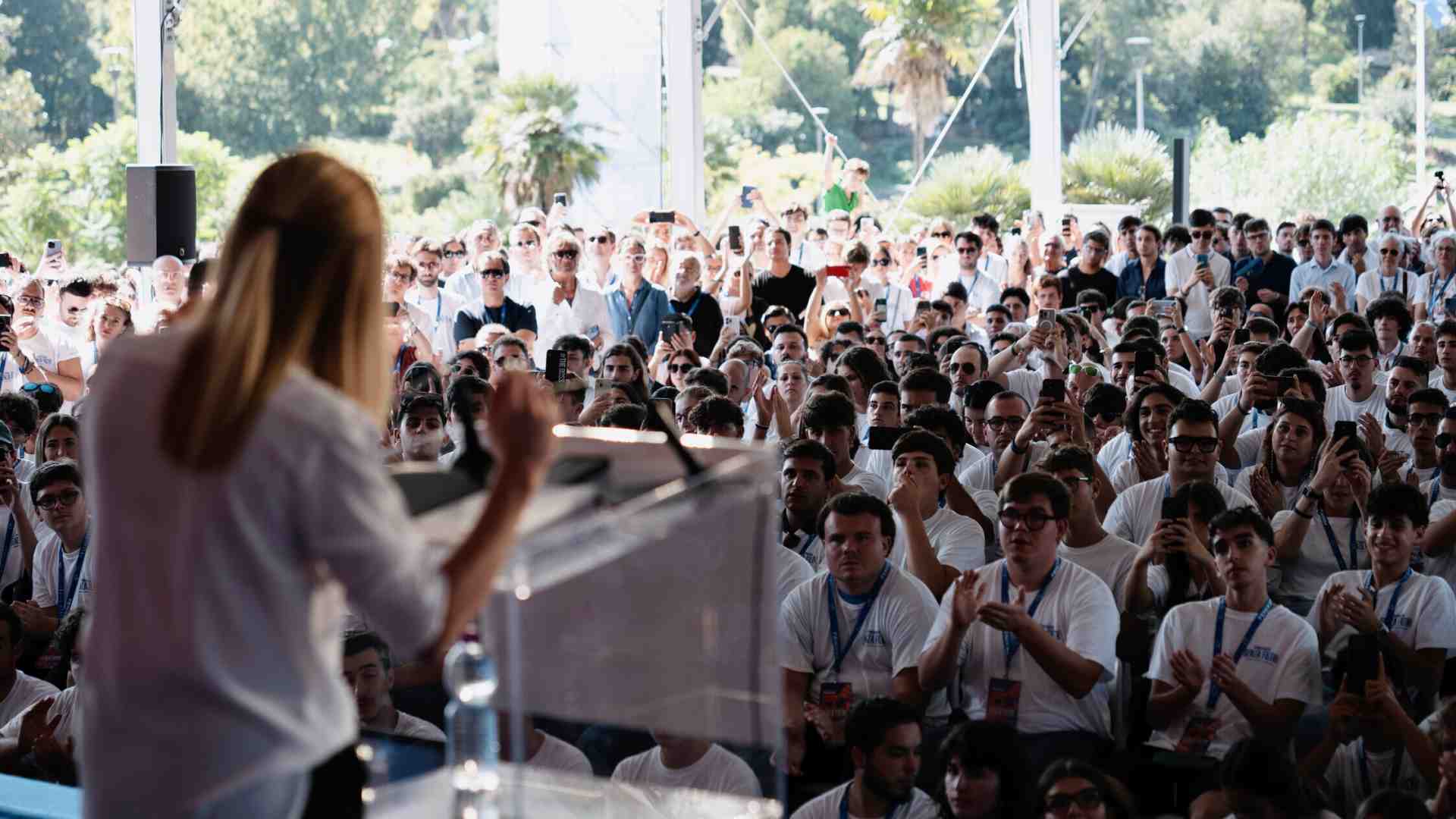 Giudizi estetici sui ragazzi di Gioventù Nazionale