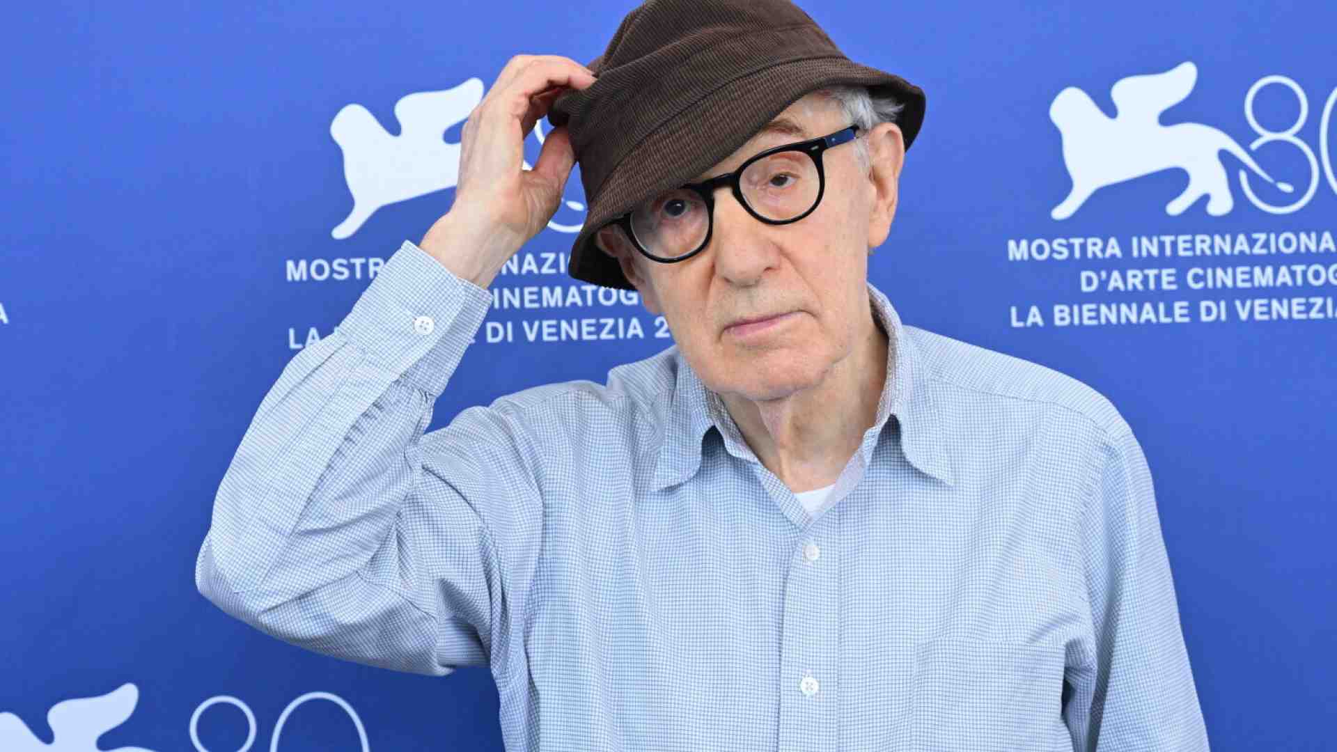 La miccia di Woody Allen: il regista al primo romanzo. E viva i comici