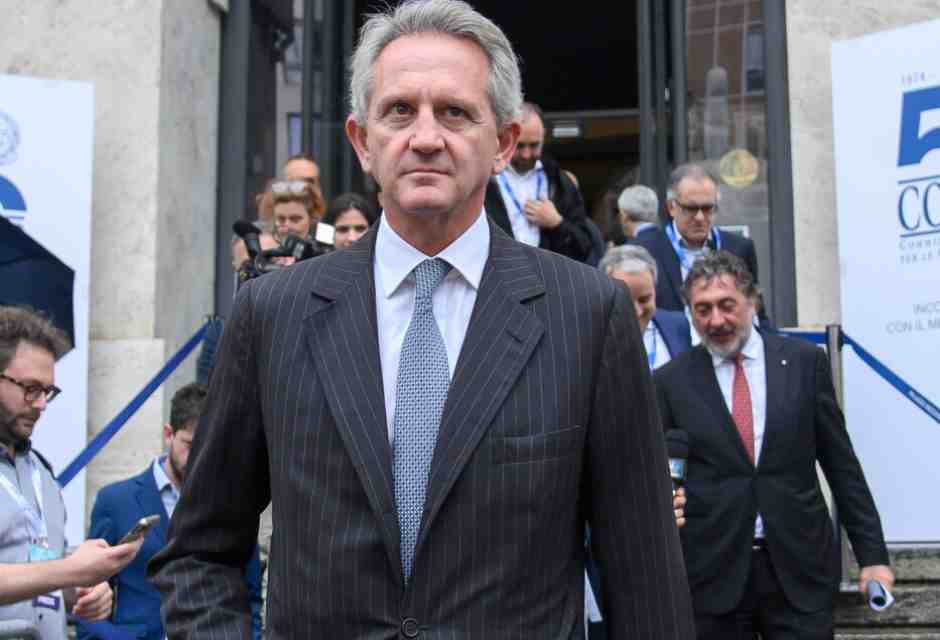 Perché la scalata di Mps su Mediobanca supera le previsioni. Due scenari