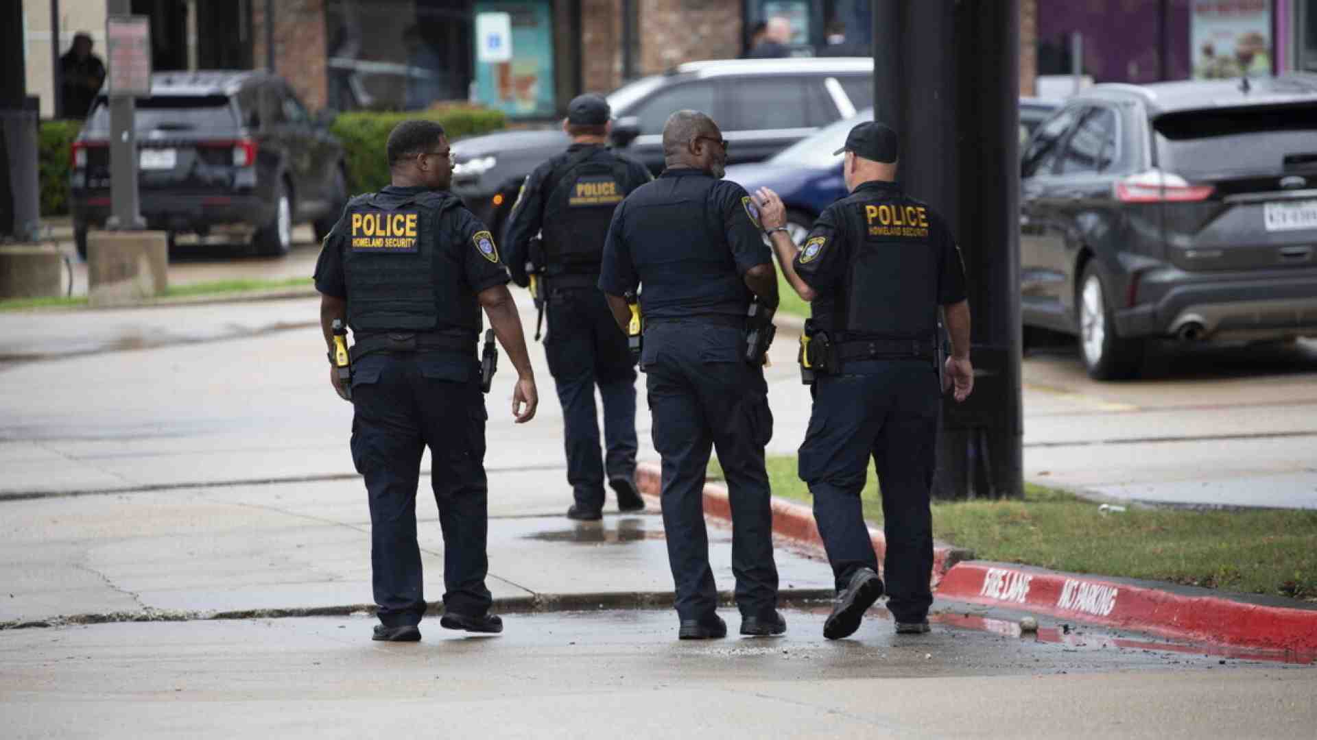 Gli spari sull’agenzia anti immigrazione