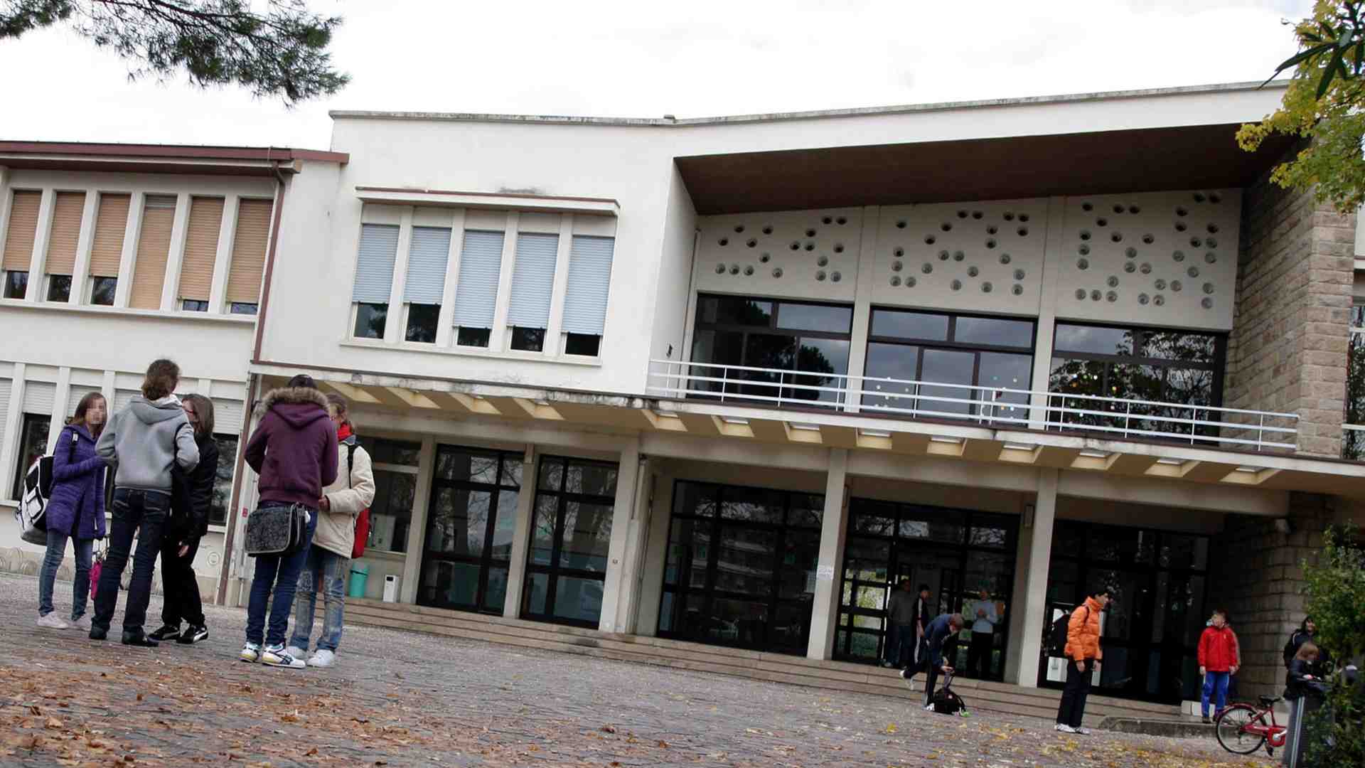 Uno studente ha accoltellato un'insegnante in una scuola a Strasburgo