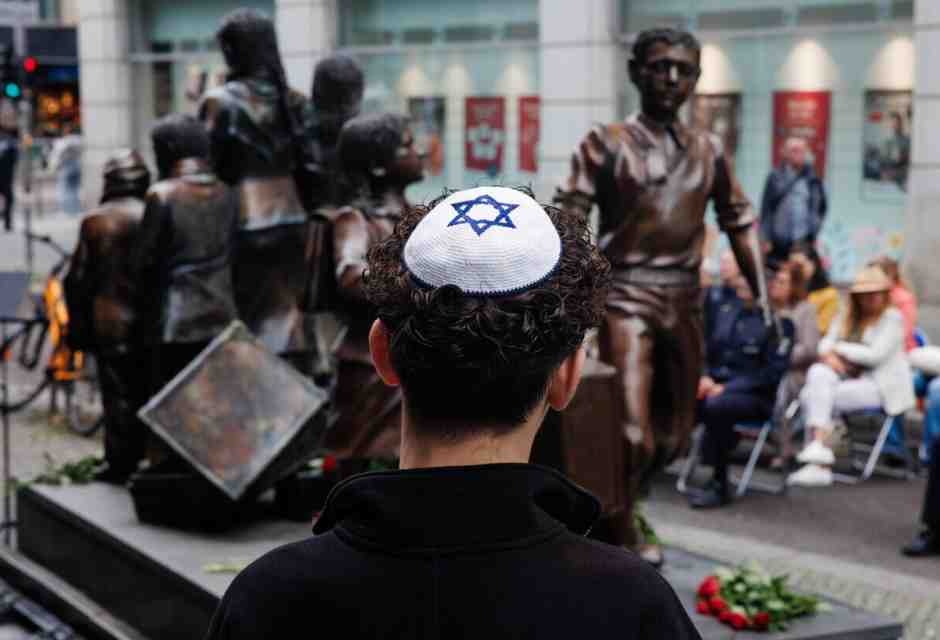 Scrittore siriano rivela i legami fra islamisti e Mélenchon (che tenta di censurare il libro)