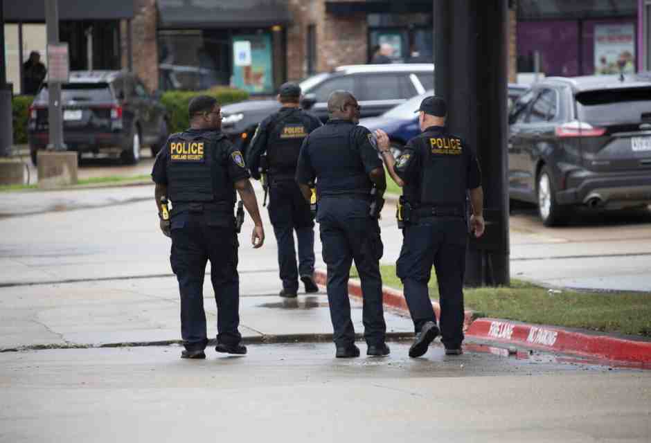 Gli spari sull’agenzia anti immigrazione