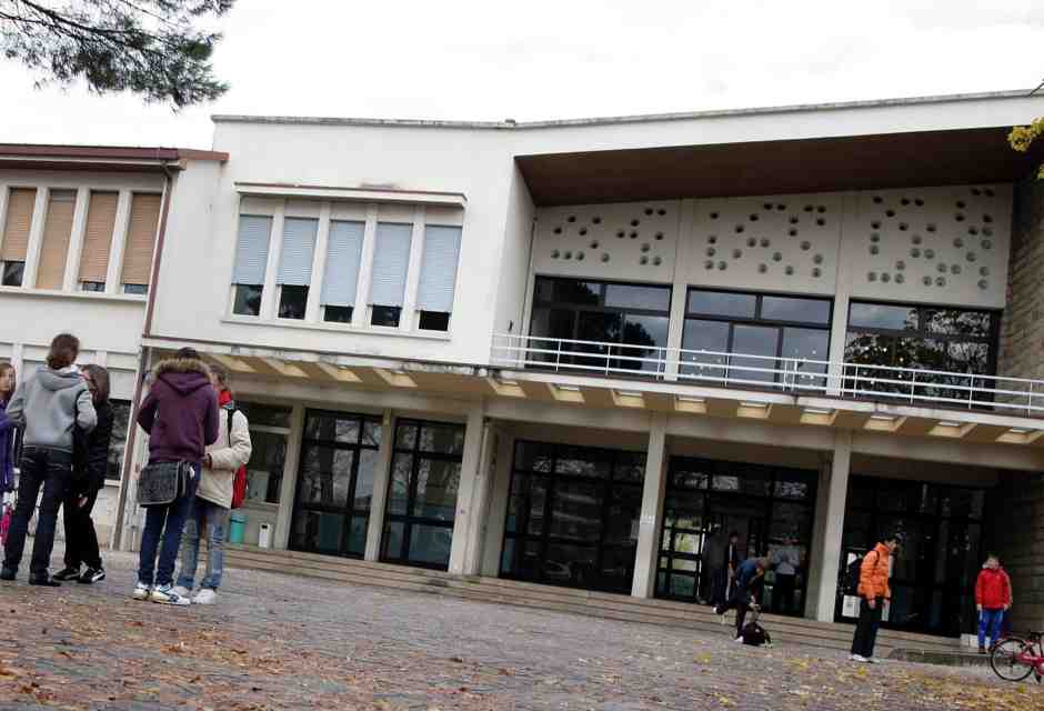 Uno studente ha accoltellato un'insegnante in una scuola a Strasburgo
