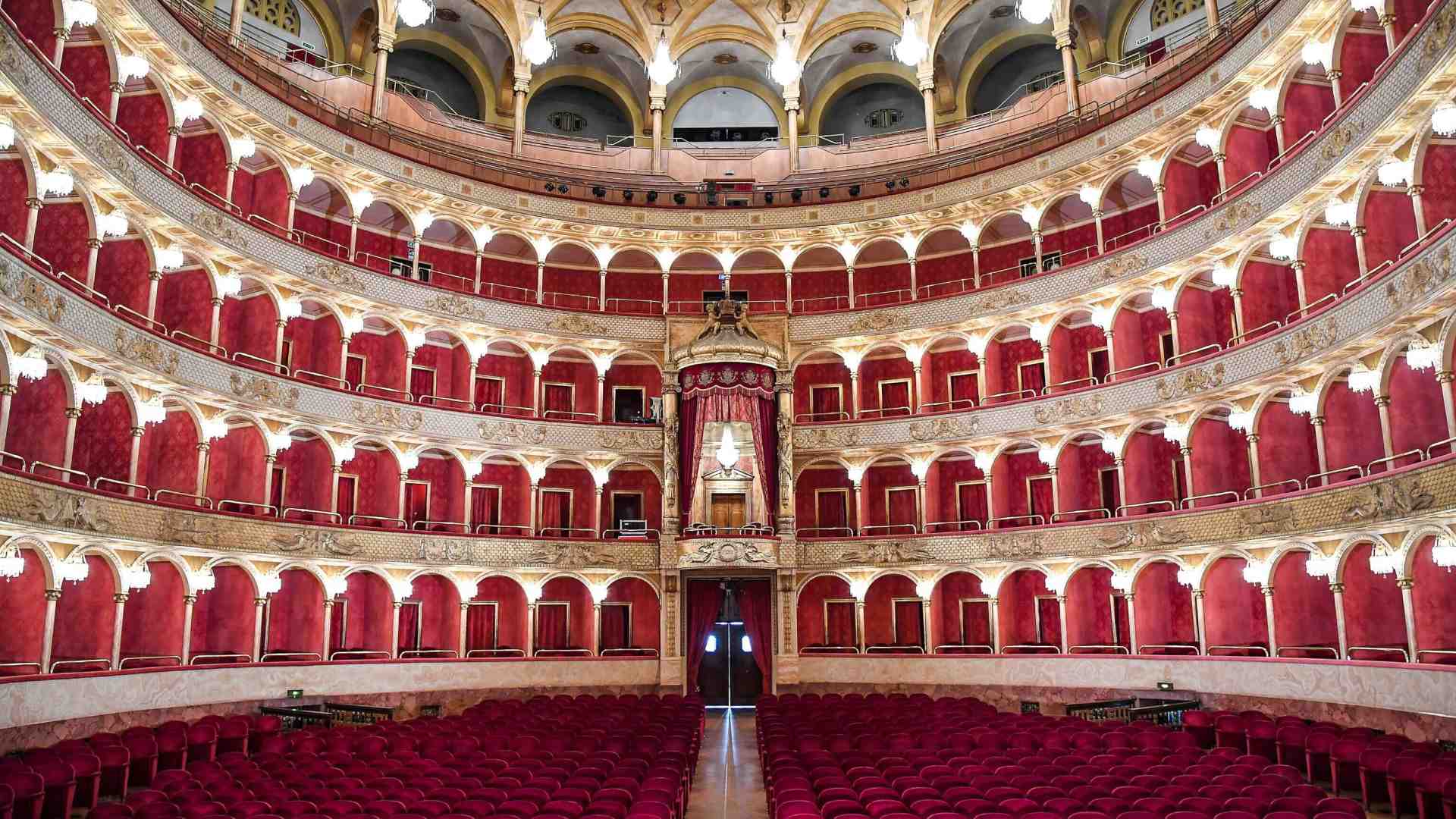 L’infanzia terribile, la musica che sprofonda tra le ombre. Un “Giro di vite” esemplare a Roma