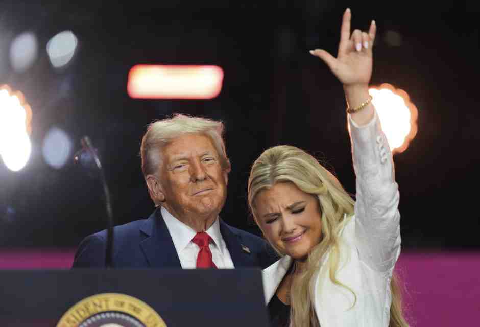 Erika Kirk e il conservatorismo che vuole farsi attraente per le giovani americane