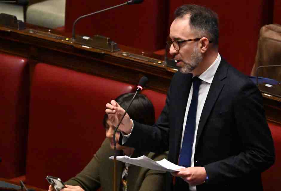 Cosa non torna nella relazione di Gianassi (Pd) sul caso Almasri