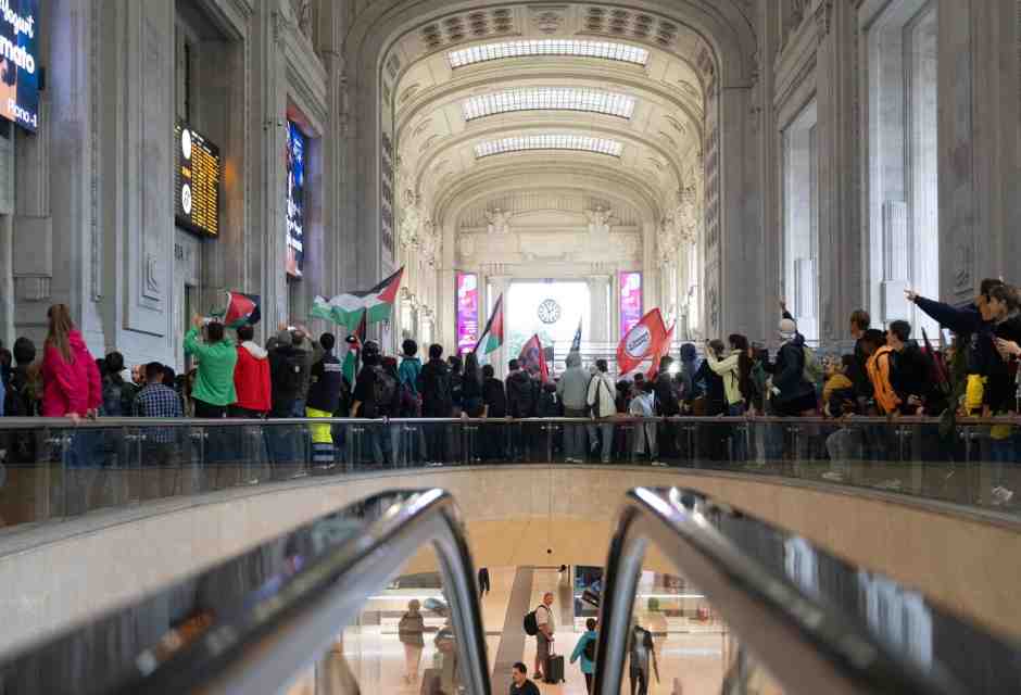 Giovani musulmani, centri sociali, Usb, liceali e maranza di complemento: chi sono i pro Pal