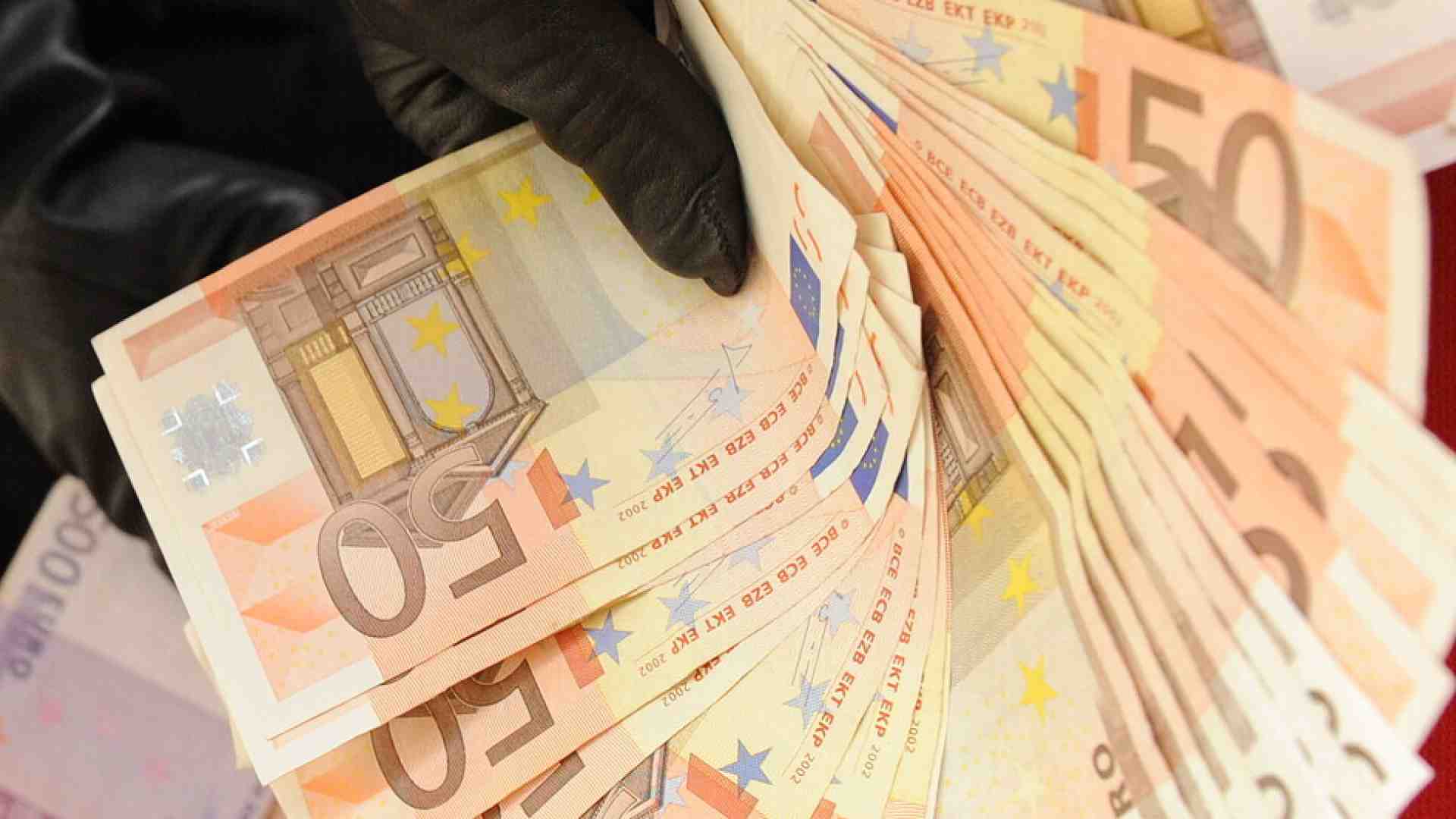 La Bce invita a tenere contanti? Una bufala