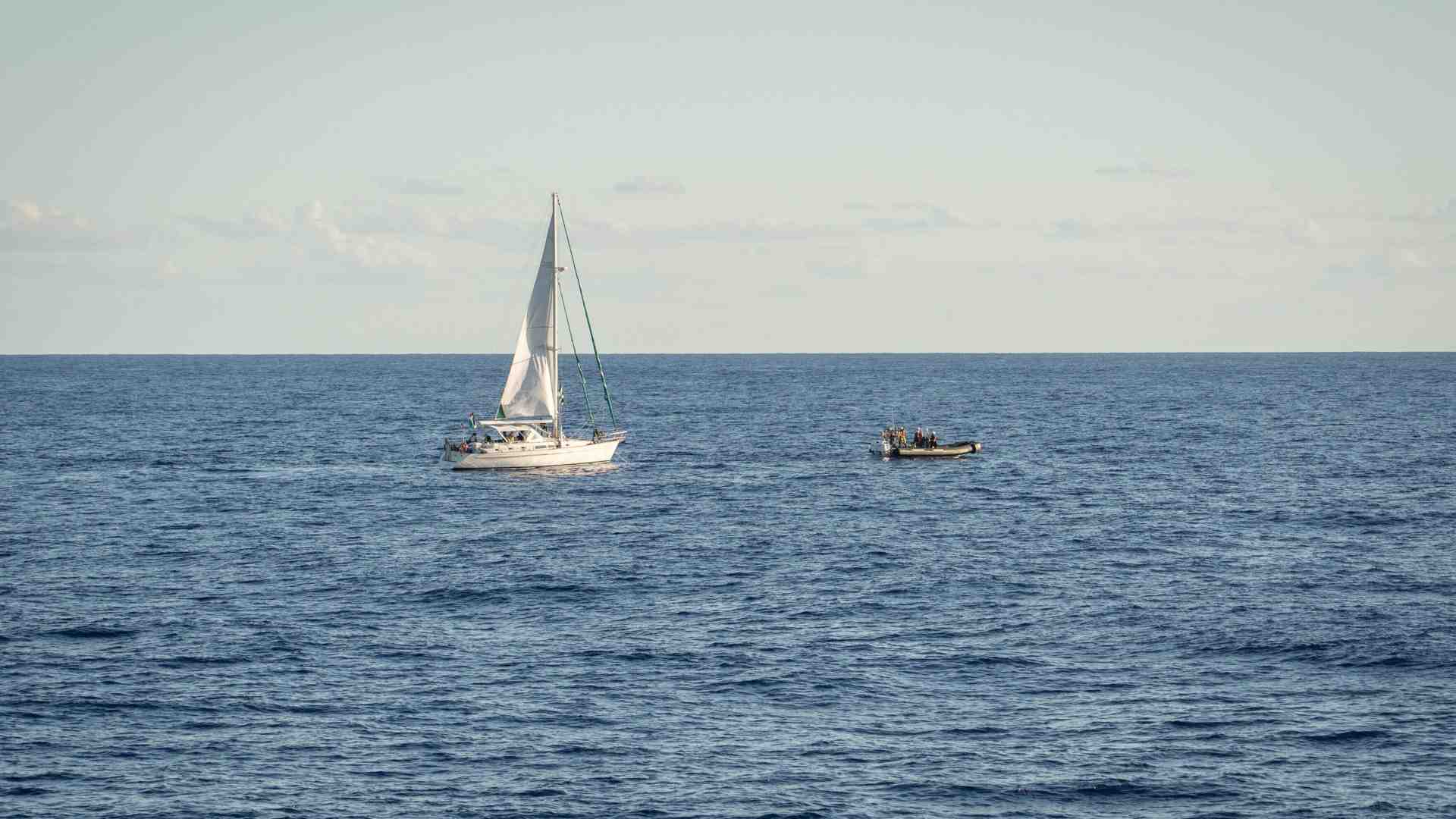 Tirare una barca su per una montagna. Meglio, una flottilla