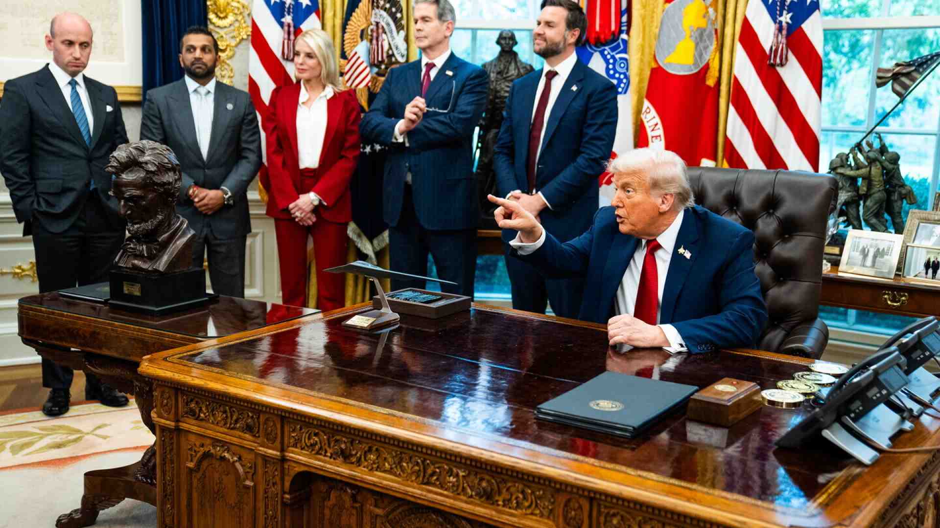 Trump firma un esecutivo per salvare TikTok dalla Cina ma lo vorrebbe “100% Maga”