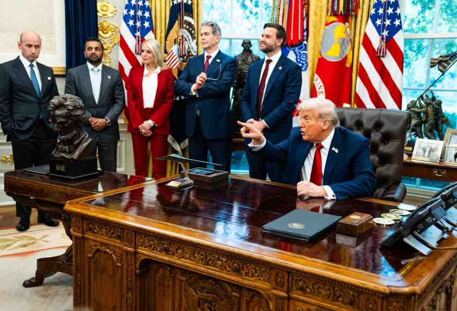 Trump firma un esecutivo per salvare TikTok dalla Cina ma lo vorrebbe “100% Maga”