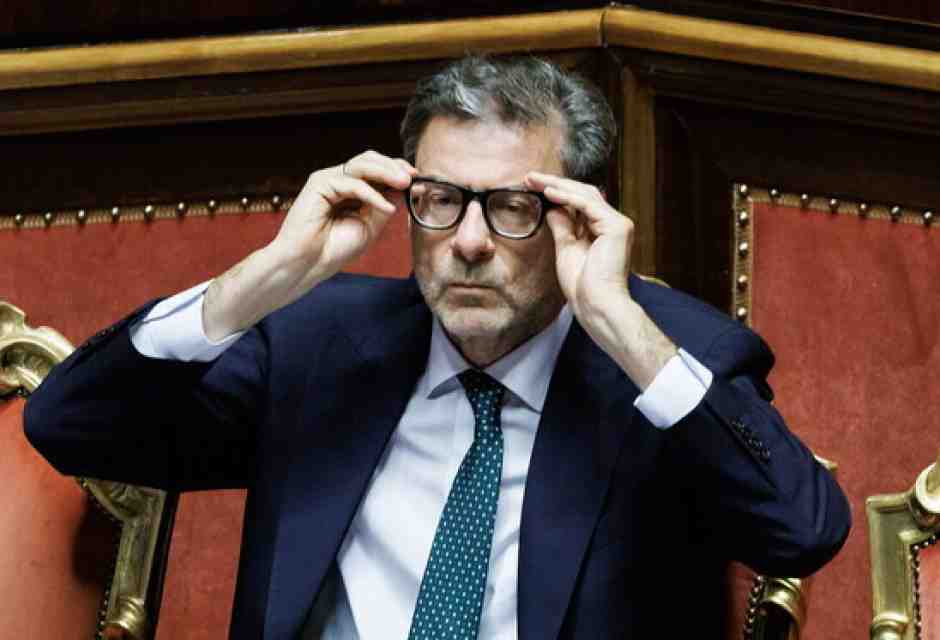 Golden power per tutti, la strategia difensiva di Giorgetti sulle banche