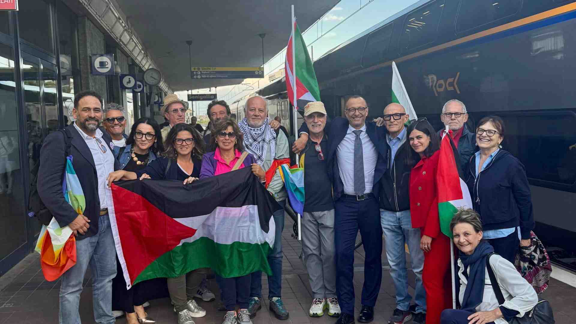 Treni e Flotilla: nelle Marche Ricci punta su Gaza per battere Acquaroli