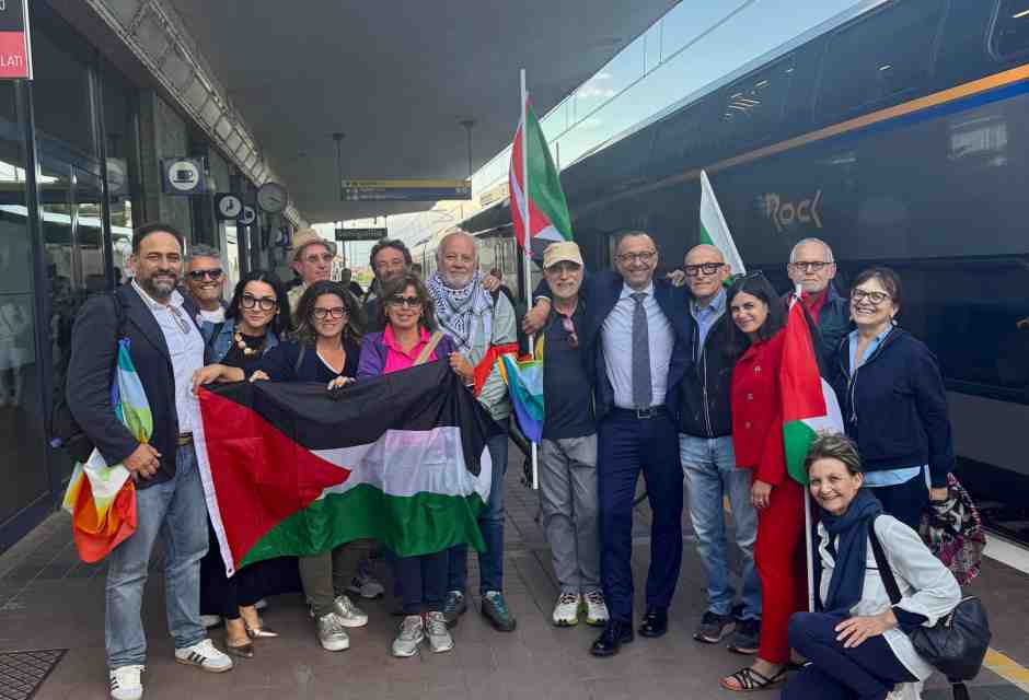 Treni e Flotilla: nelle Marche Ricci punta su Gaza per battere Acquaroli