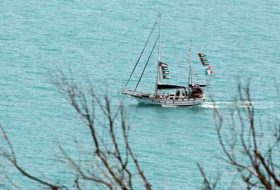 Trattativa Flotilla: Meloni fa ponte con Mattarella e ringrazia le opposizioni. La sinistra si spacca