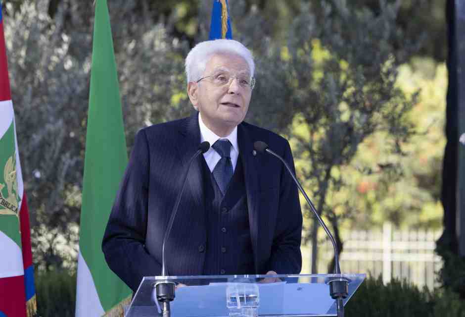 Contro gli esibizionismi finto umanitari, evviva Mattarella
