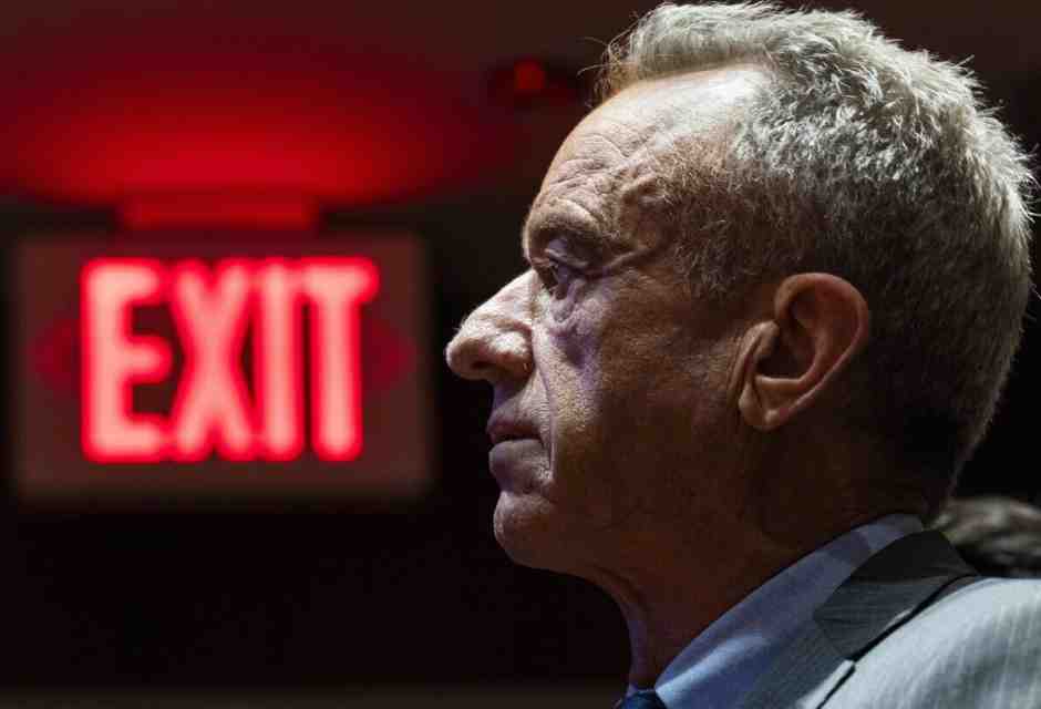 La democrazia, la competenza e gli attacchi scomposti della politica alla scienza