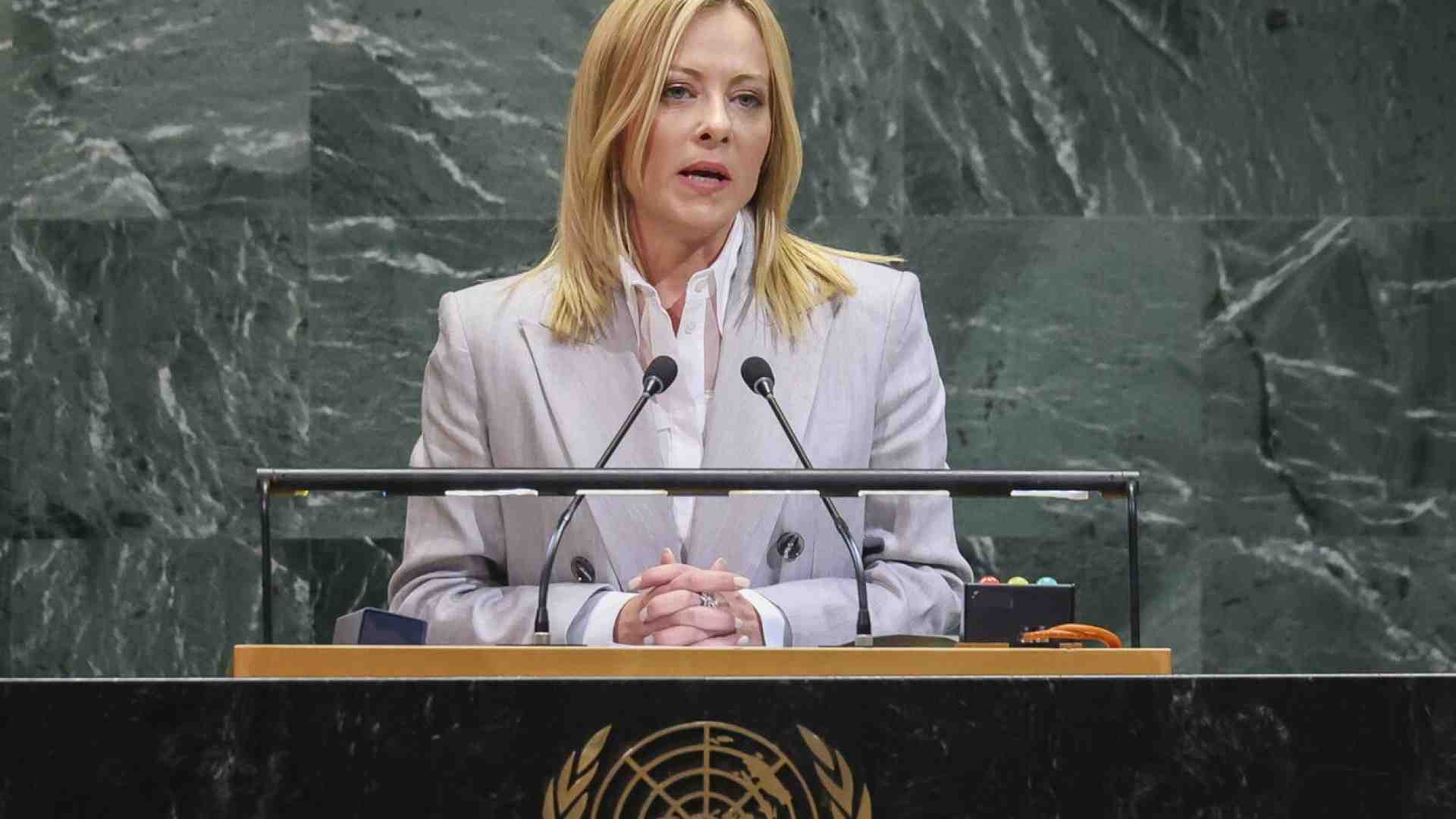 Meloni: "La Flotilla si fermi. Il piano Trump è una speranza"