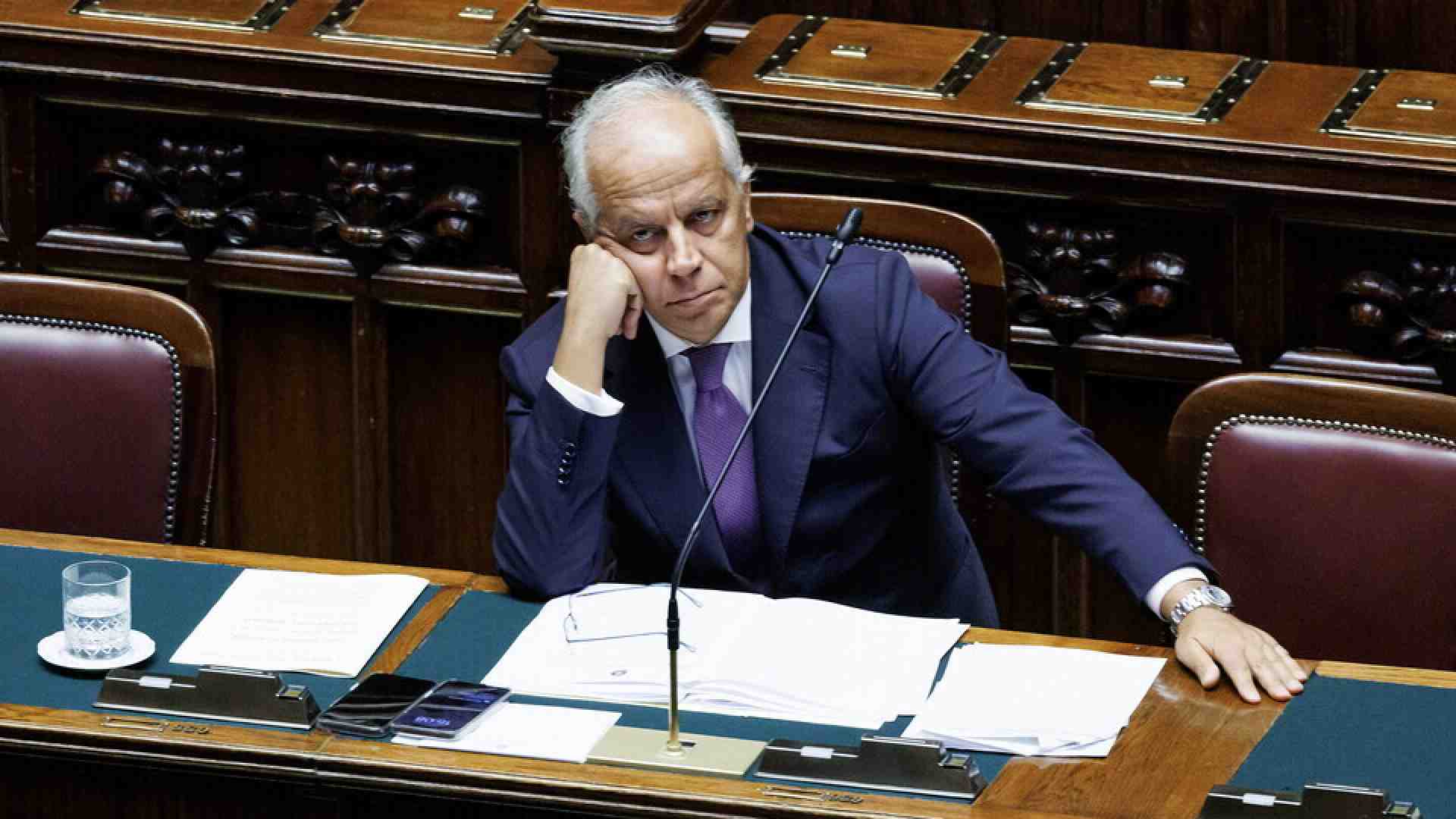 L'appello del ministro Piantedosi alle sinistre in vista dei cortei: "Abbassiamo i toni. Siamo civili"