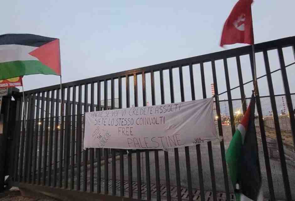 A Taranto riparte la petroliera con il greggio per Israele ostaggio dell'Usb