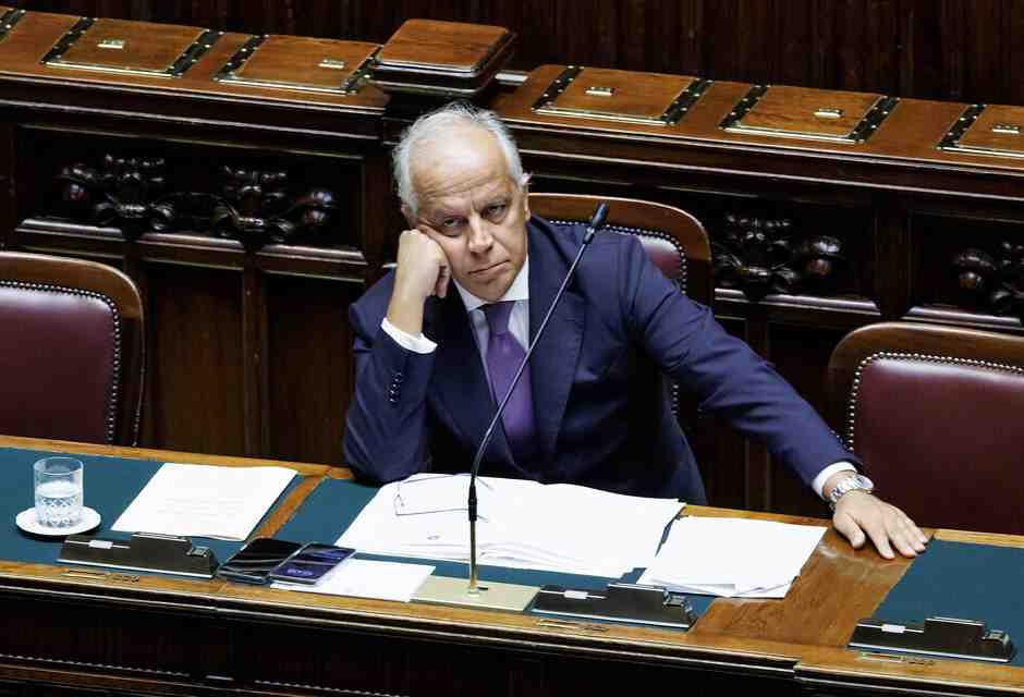 L'appello del ministro Piantedosi alle sinistre in vista dei cortei: "Abbassiamo i toni. Siamo civili"