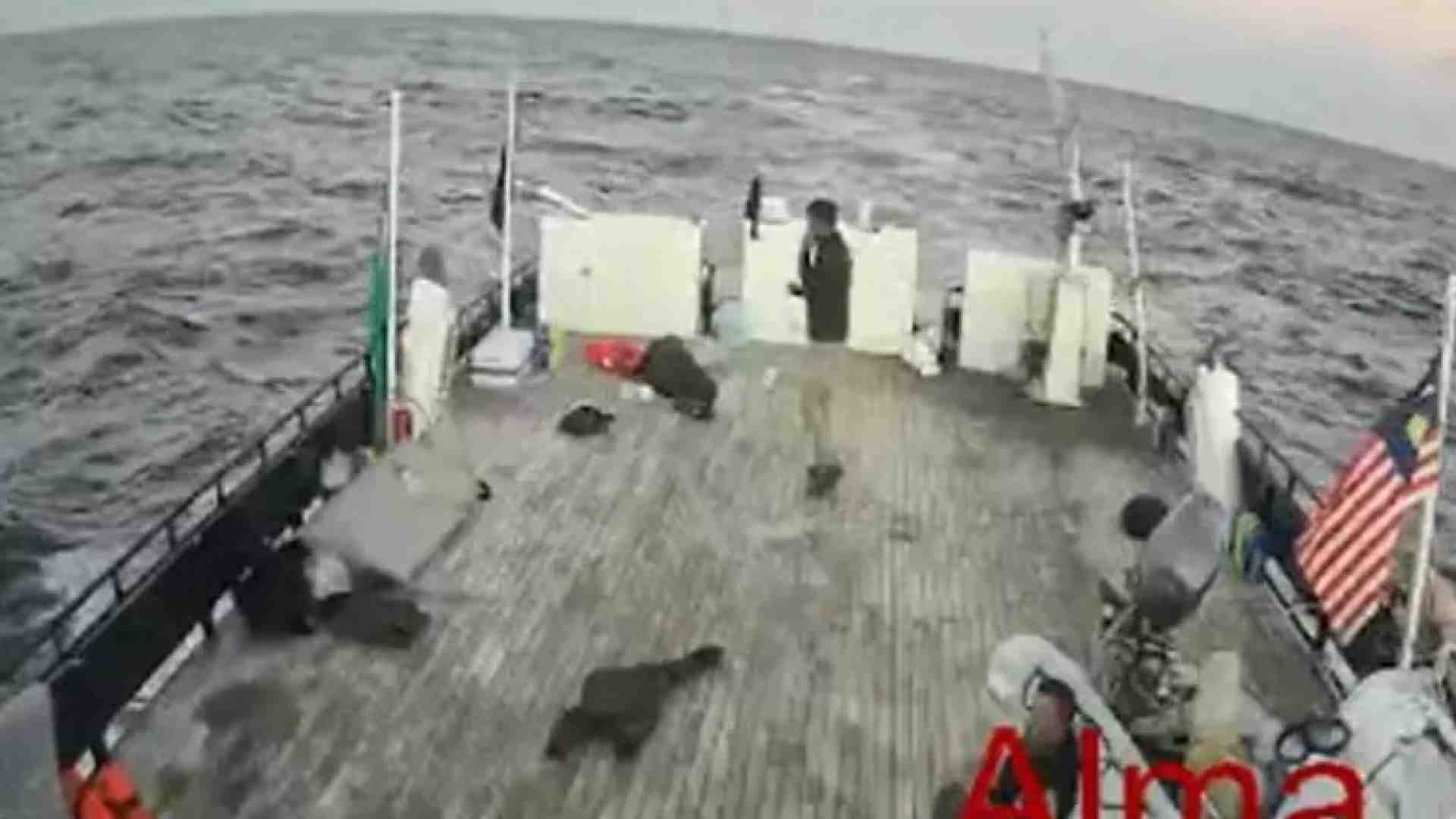 Israele abborda le navi della flotilla. Tajani: "Italiani in Israele ed espulsi entro due giorni"