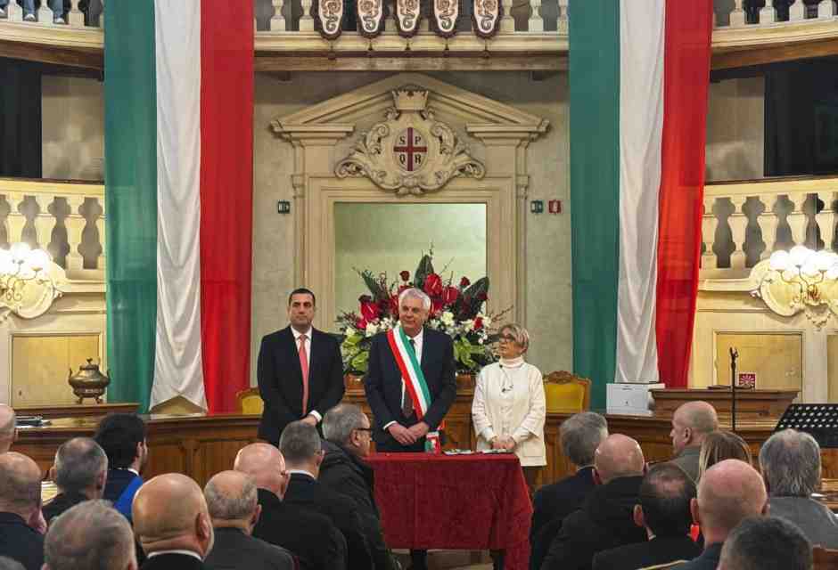 Palazzi vs Albanese. Il sindaco di Mantova (Pd): "Massari non ha fatto nulla per cui debba essere perdonato"