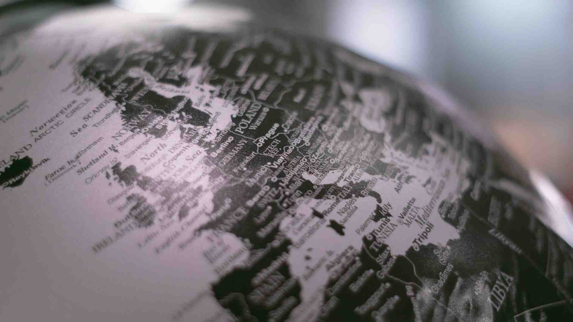 L'antiflotilla degli italiani che emigrano