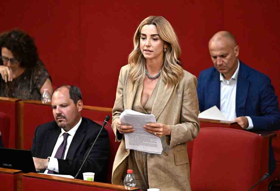 Silvia Salis cambia strategia: niente tv, niente interviste. Arrivare vivi alla leadership