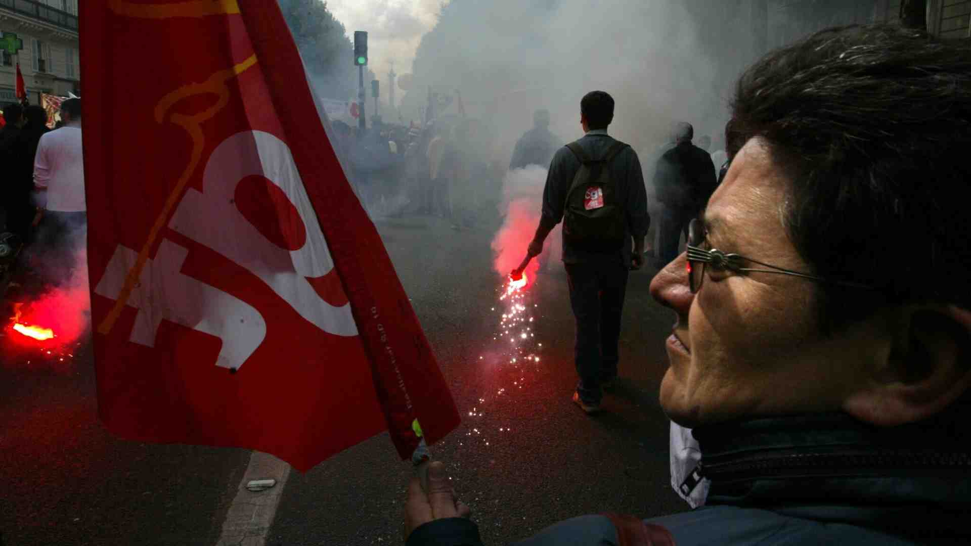 In Francia le proteste contro l’austerità diventano pro Pal. Allarme alto