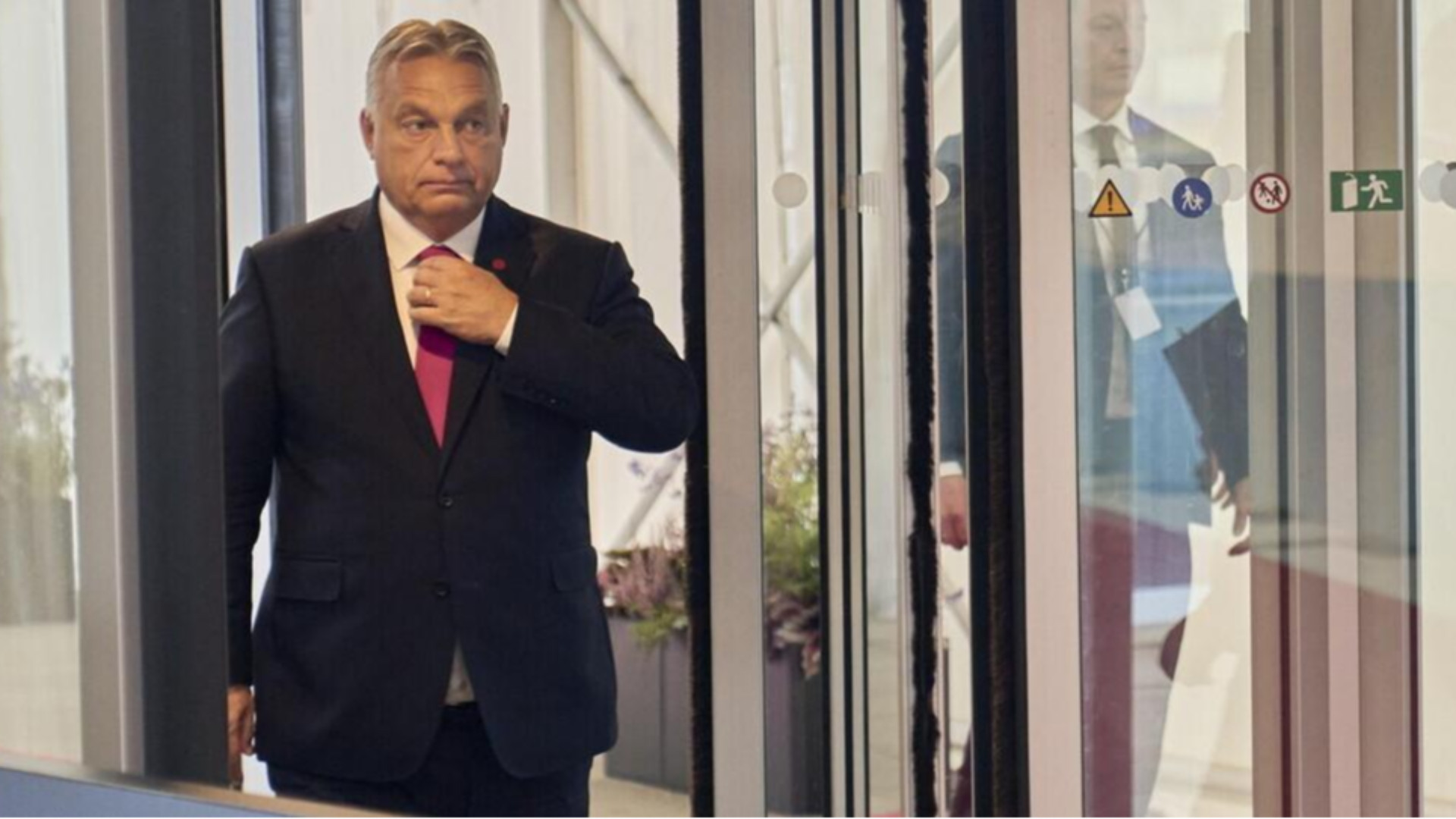 Orbán ha due piedi e troppe staffe