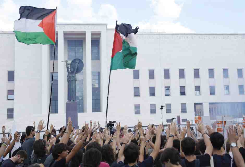 Il "sentimento del contrario" di fronte al magma giovanile in ebollizione