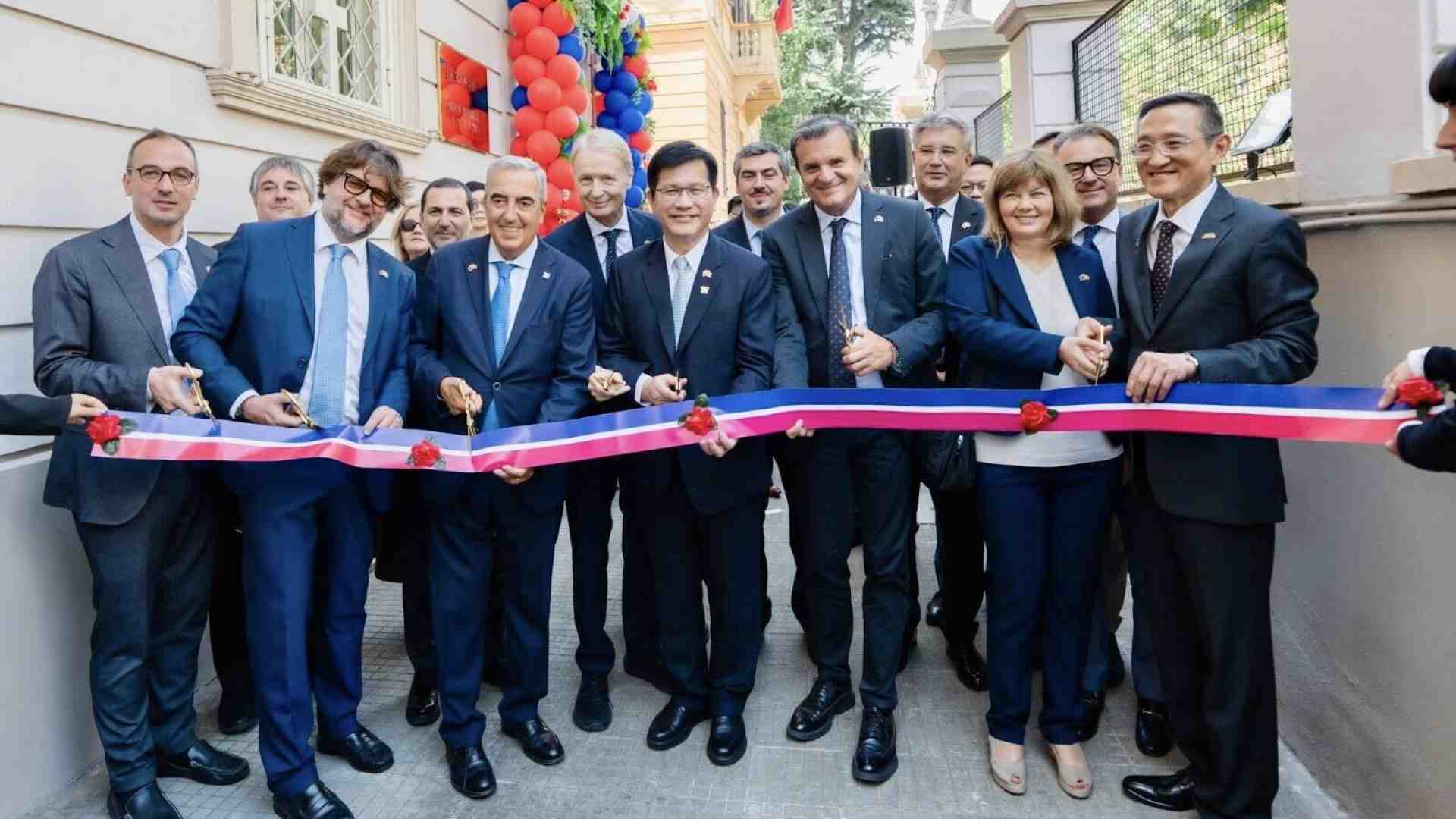 Una mattina a Roma con il ministro degli Esteri taiwanese. Parla Gasparri